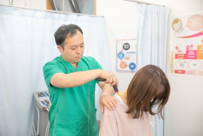 ハイボルトの施術風景